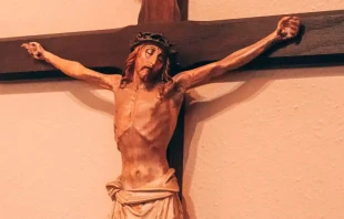 Crucifijo. Crédito: María Oswalt (Unsplash) 