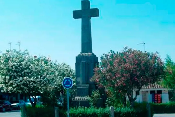Pretenden derribar otra cruz en España en los próximos días