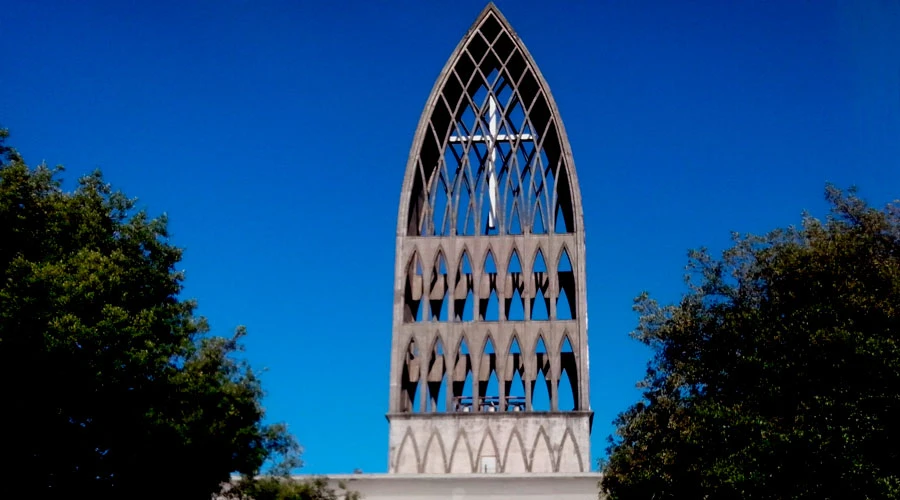 Cruz de la Catedral San Mateo de Osorno / Wikipedia (Dominio Pu00fablico) - Unic (CC BY-SA 3.0)?w=200&h=150