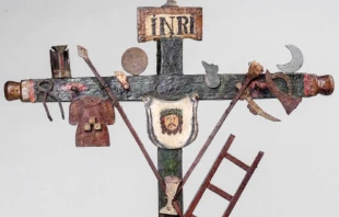 Ejemplar de Cruz de la Pasiu00f3n. Cru00e9dito: Daniel Giannoni / PUCP (CC BY-NC-ND 2.5 PE). 