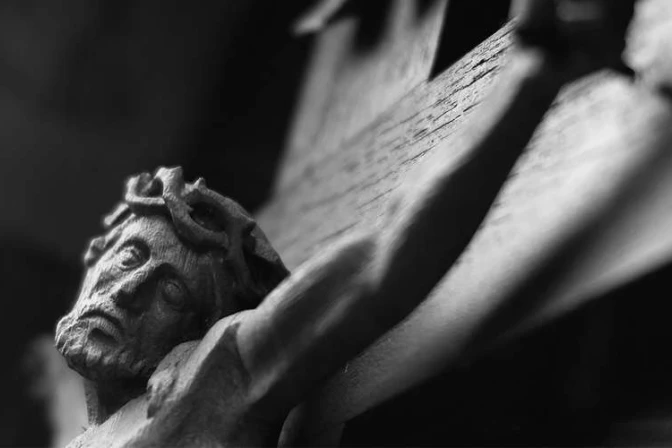 Apartan temporalmente a sacerdote acusado de abusos sexuales en España