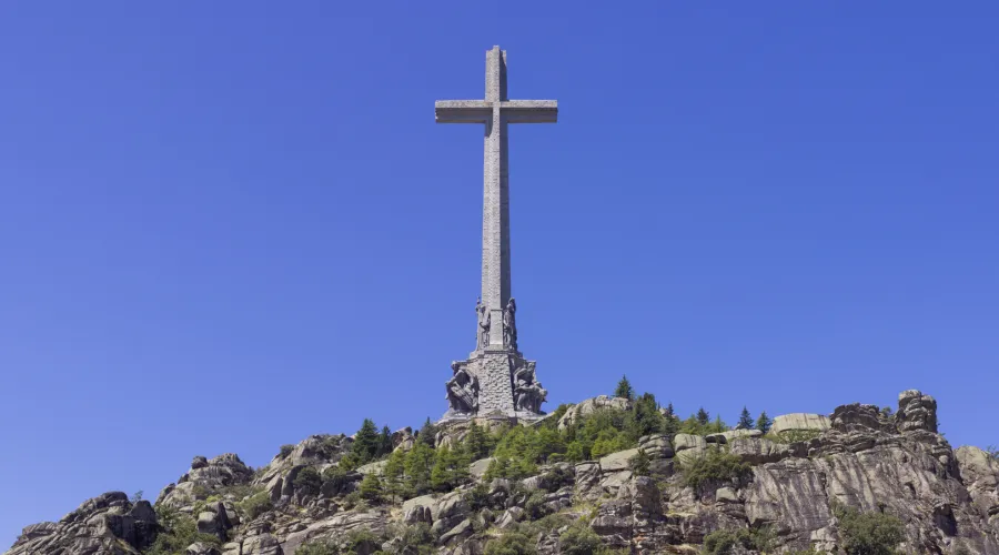 Cruz del Valle de los Caídos. Crédito: Godot13 / Wikipedia (CC BY-SA 4.0).