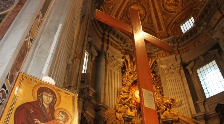 Cruz de la Jornada Mundial de la Juventud y el ícono de Nuestra Señora Salus Populi Romani. Crédito: JMJ Lisboa 2023.?w=200&h=150