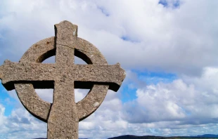 Una cruz celta en Irlanda. Crédito: Pixabay null