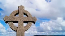 Una cruz celta en Irlanda. Crédito: Pixabay