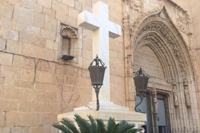España: Miles rechazan retirada de cruz ante errada aplicación de Ley de Memoria Histórica