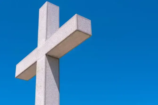 Obispo denuncia a musulmanes que profanaron cruz de una iglesia en India