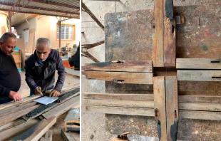 El P. Thabet Habeb con un fiel en Irak / La cruz hecha con madera de iglesia incendiada. Cru00e9dito: Cortesu00eda del P. Thabet Habeb 