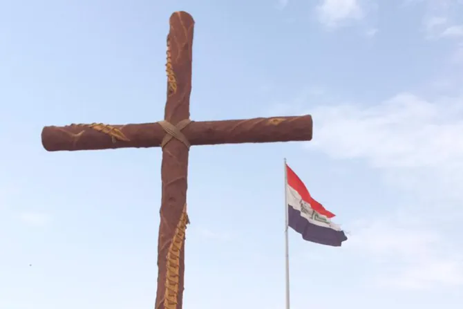 FOTOS: Con bendición de cruz inicia reconstrucción de pueblos destruidos por ISIS en Irak