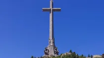Cruz que preside el Valle de los Caídos. Crédito: WIkipedia. 