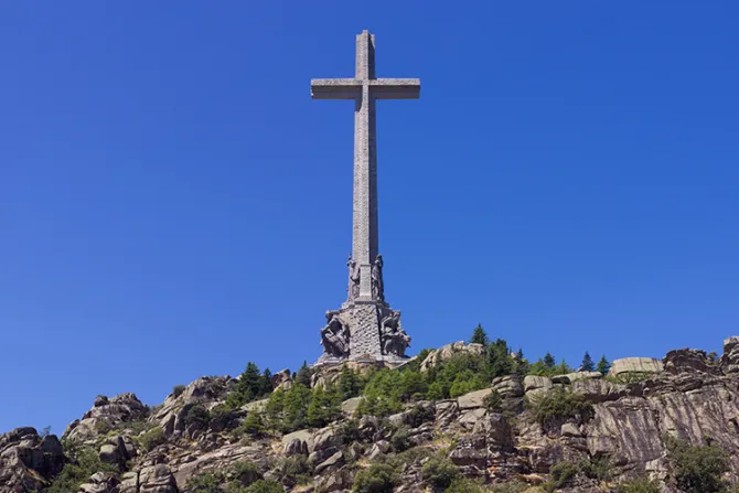 Reúnen 27 mil firmas para defender a benedictinos del Valle de los Caídos