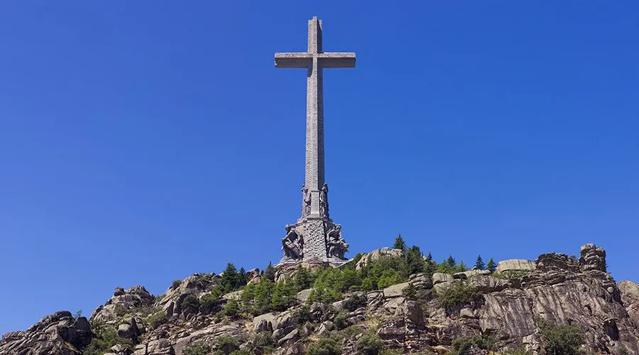 España: Gobierno socialista aprueba exhumación de los restos de Francisco Franco