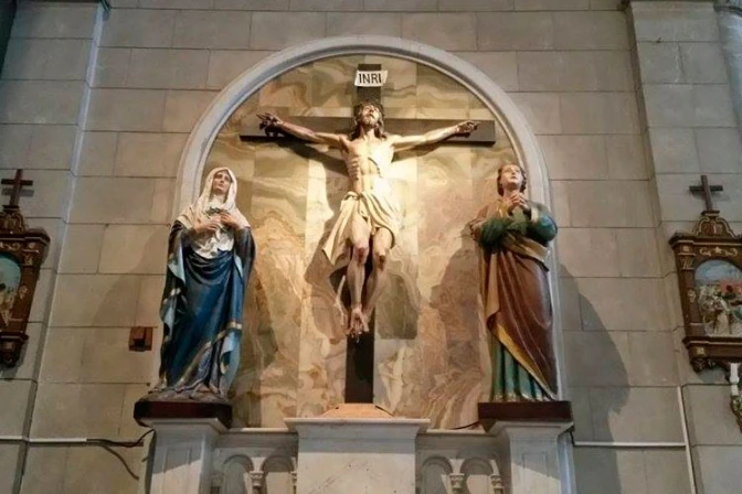 La Cruz es la cátedra del amor, dice Obispo de Córdoba