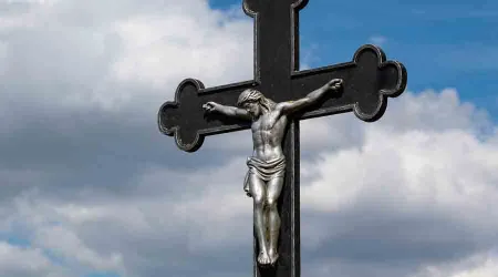 Arzobispado manifiesta dolor por norma que ordena retiro de símbolos religiosos