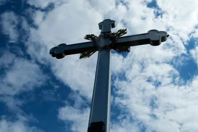 En Occidente usan la “corrección política” para perseguir a cristianos, denuncia arzobispo
