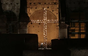 Imagen referencial. Cruz en el Coliseo Romano. Foto: Daniel Ibu00e1u00f1ez / ACI Prensa 