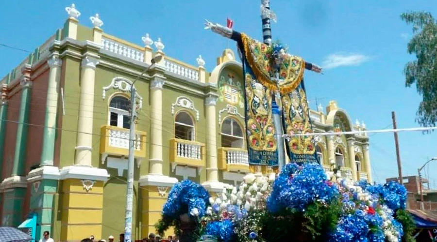 Una procesión hace algunos años de la Cruz de Motupe. Crédito: ANDINA?w=200&h=150