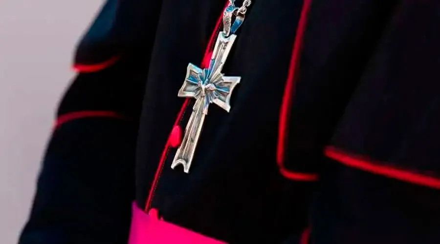 Cruz pectoral de obispo. Crédito: Daniel Ibáñez / ACI Prensa