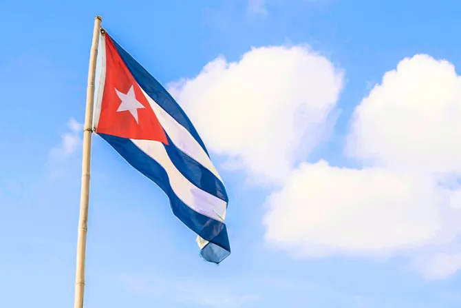 Sacerdote cubano insta a tener coraje para “dejar de servir” a la dictadura