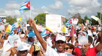 Cubanos en la visita del Papa Francisco a su país en 2015 / Crédito: Eduardo Berdejo - ACI Prensa