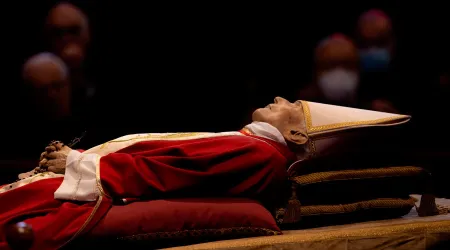 ¿Cómo se conserva el cuerpo de Benedicto XVI? Experto explica los detalles