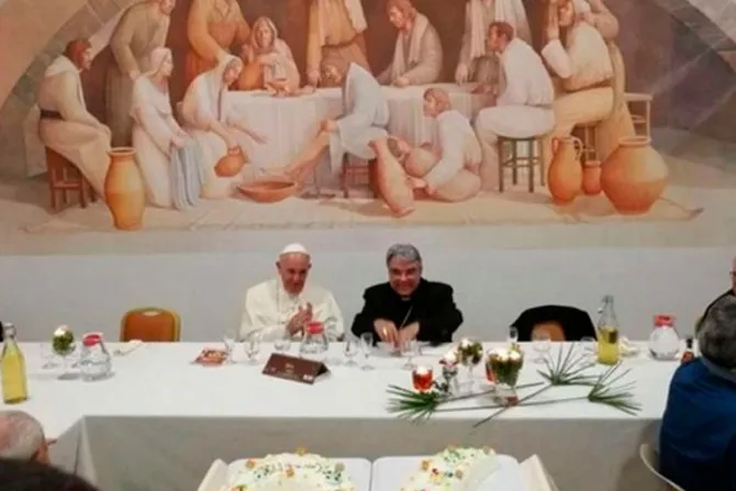 El Papa sorprende a Obispo italiano al acudir a su celebración de cumpleaños