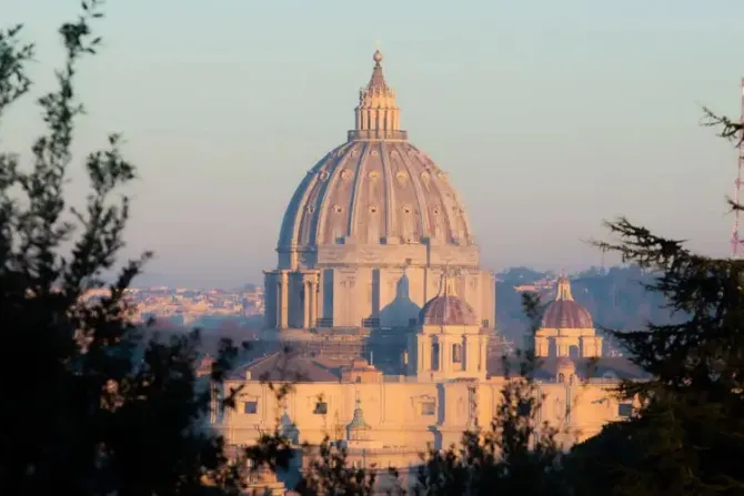 Vaticano: La Iglesia Católica no puede bendecir uniones homosexuales
