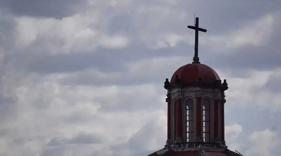 30 hombres armados irrumpieron en iglesia católica tras matrimonio en México