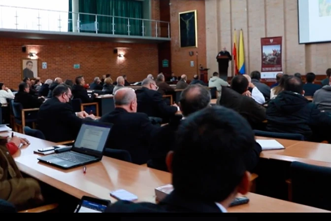 Iglesia realiza curso de exorcismo ante nuevas “situaciones espirituales” en Colombia