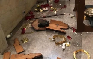 Destrozos causados por los sujetos que profanaron la Eucaristu00eda en la Catedral de Hermosillo. Cru00e9dito: Arquidiu00f3cesis de Hermosillo. 