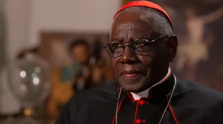 Cardenal Sarah advierte: La libertad religiosa también está amenazada en Occidente