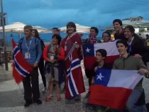 Jóvenes de Chile y Noruega en la Misa de hoy en Copacabana (foto ACI Prensa)