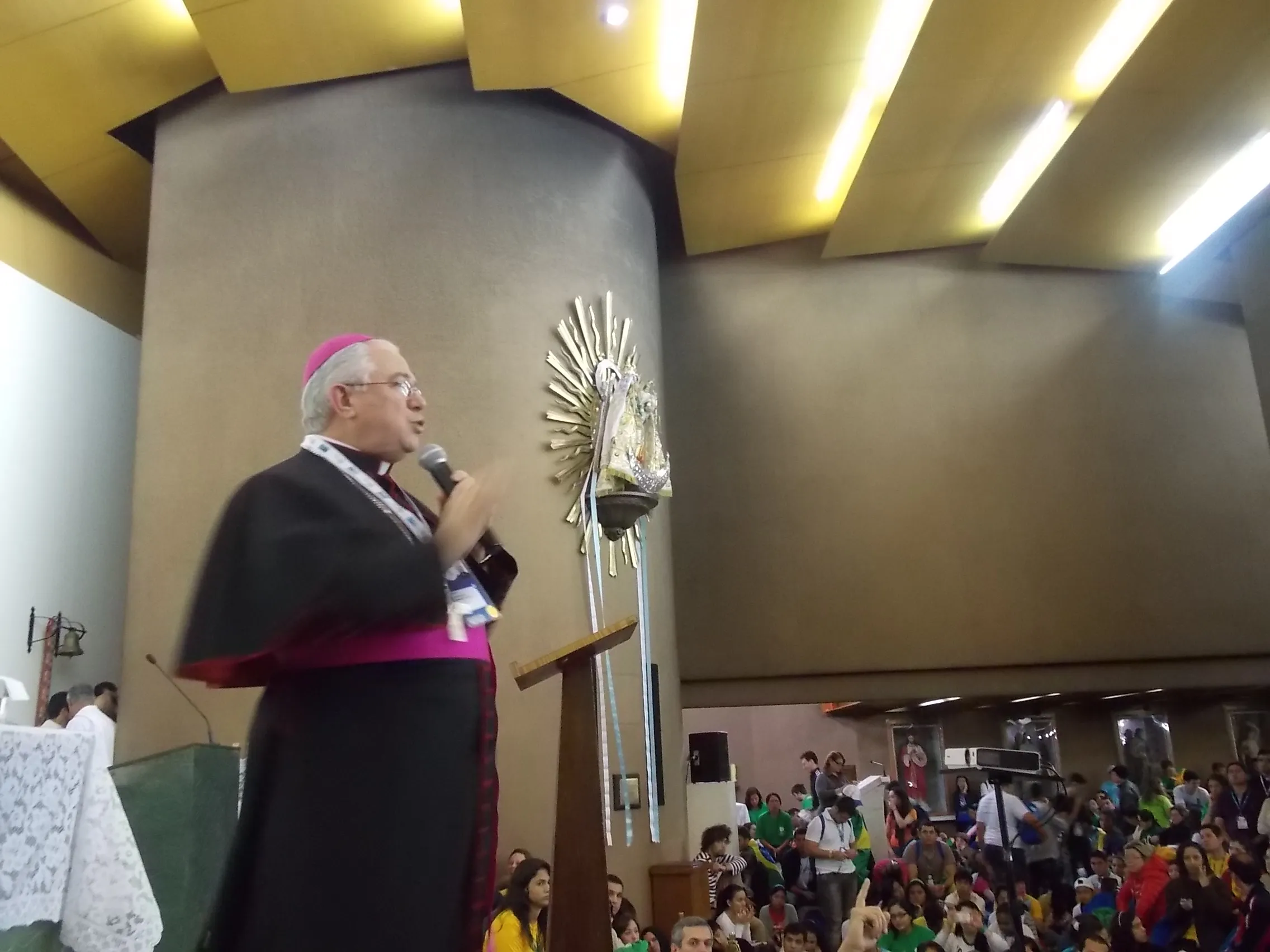 Mons. Celso Antonio Marchiori, Obispo de Apucarana en Brasil en su catequesis esta mañana en Río (foto ACI Prensa)?w=200&h=150