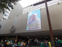 Una imagen del Papa Francisco en una iglesia cercana a Copacabana (foto ACI Prensa)