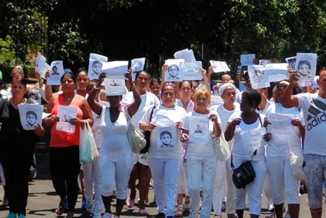 Damas de Blanco en el exilio marchan en apoyo a disidentes en Cuba