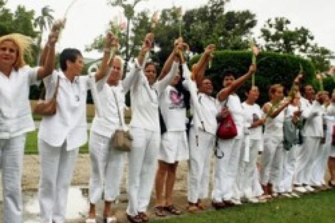 Damas de blanco en Cuba confiamos en el Cardenal ortega