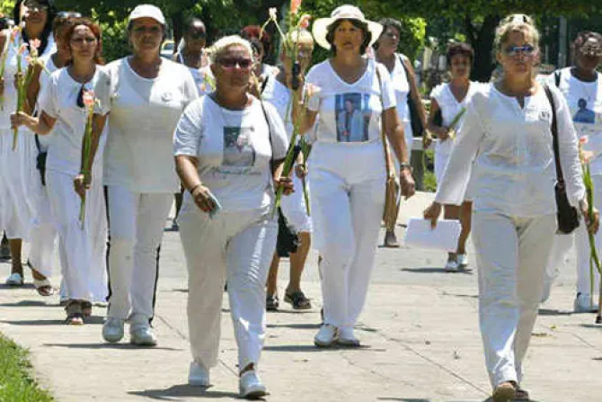 “Turbas organizadas” impiden ingreso de Damas de Blanco a Misas en Cuba