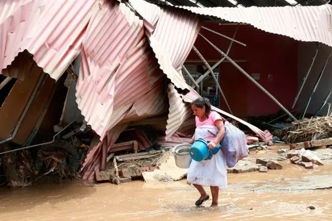 Critican a ONG por promover anticoncepción en medio de inundaciones en Perú