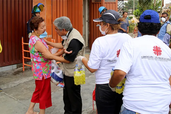 Perú: Arzobispado de Lima lleva ayuda a damnificados por inundación de aguas residuales