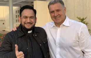 P. David Jasso y Gerardo Daniel u201cel Tatau201d Martino. Foto: Cortesu00eda P. David Jasso. 