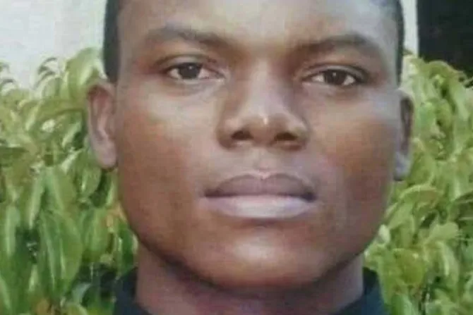 Asesinan a sacerdote y queman su cuerpo dentro de automóvil en África