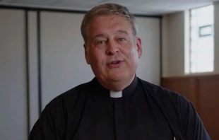 P. David Hudgins +. Cru00e9dito: Diu00f3cesis de Lansing 