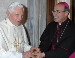 El Delegado Pontificio para la Legión, Mons. De Paolis, con el Papa Benedicto?w=200&h=150