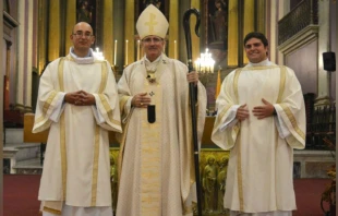 De Iz. a Der: Jorge Cuevas, Card. Daniel Sturla y Juan Andru00e9s Verde / Foto: Iglesia Catu00f3lica de Montevideo 