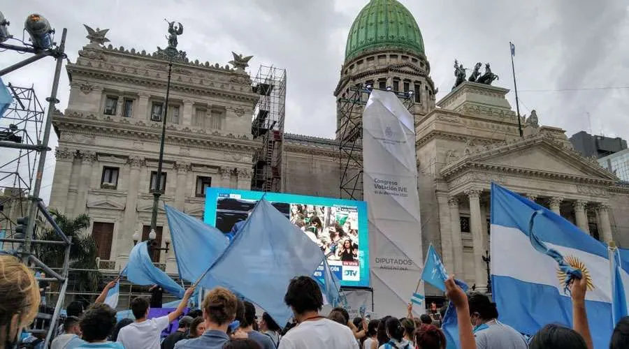 Vigilia por debate del aborto en Congreso de la Nación Argentina. Gentileza: Martín Zeballos.