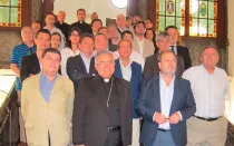 Mons. Demetrio Fernández con los comunicadores (Foto Europa Press)