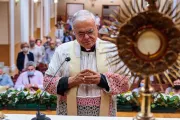 Obispo explica por qué es imposible que haya mujeres sacerdotes en la Iglesia Católica