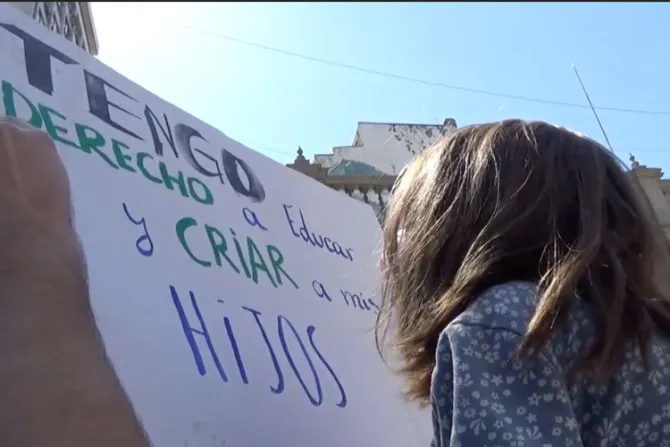 Exigen que nueva Constitución en Chile garantice derecho de padres a educar a sus hijos