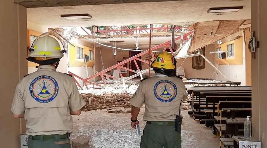 Colapsa techo de iglesia durante Misa en México