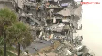 Colapso parcial de un condominio de 12 pisos en Miami. Créditos: EWTN Noticias